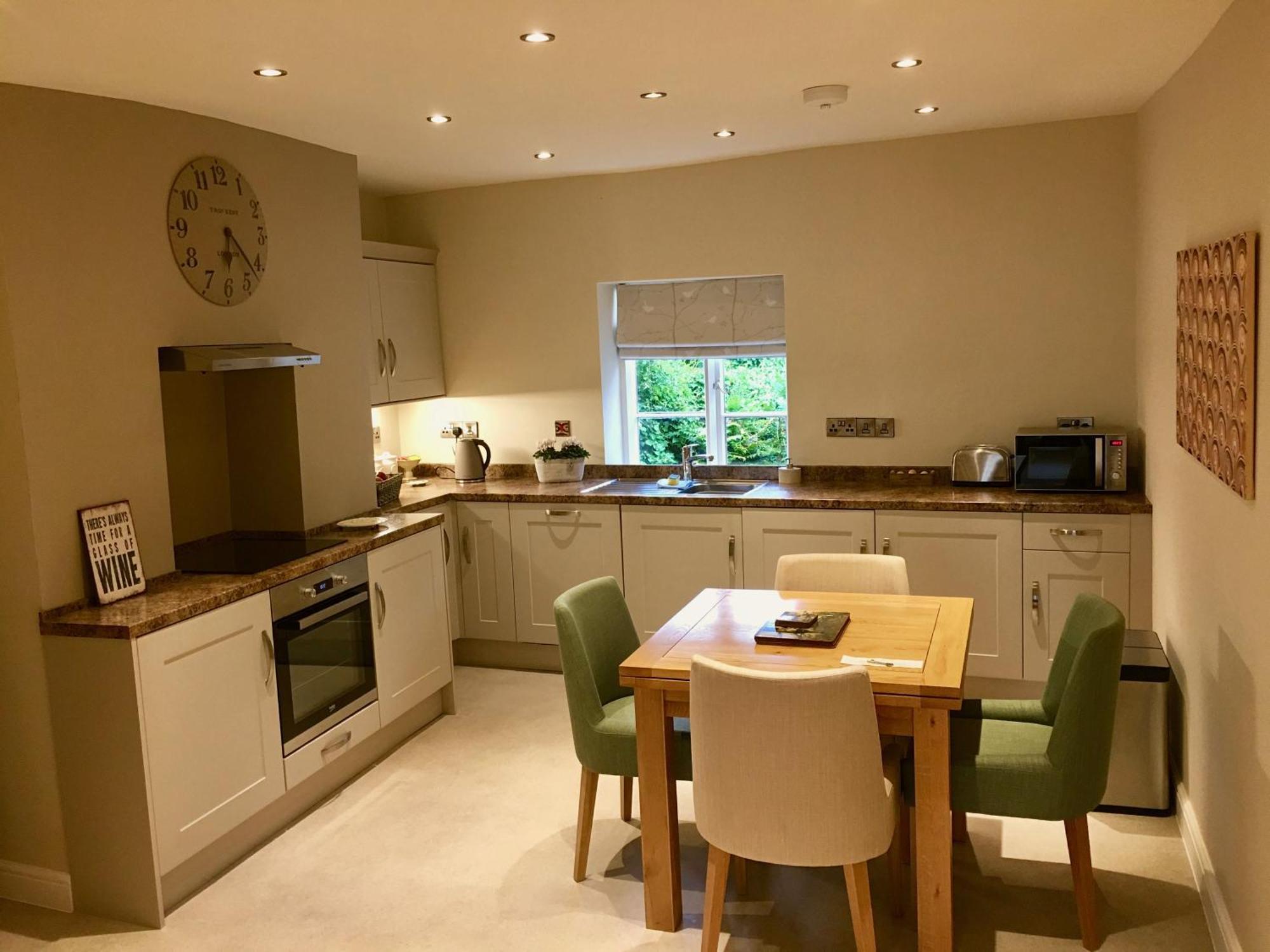 Luxury 2 Bed Apartment With Free Parking Ludlow Exterior foto