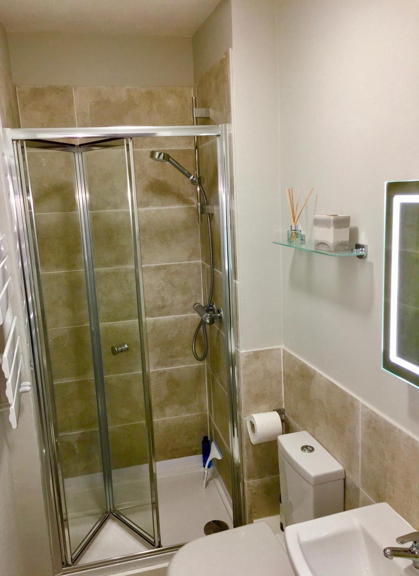 Luxury 2 Bed Apartment With Free Parking Ludlow Exterior foto
